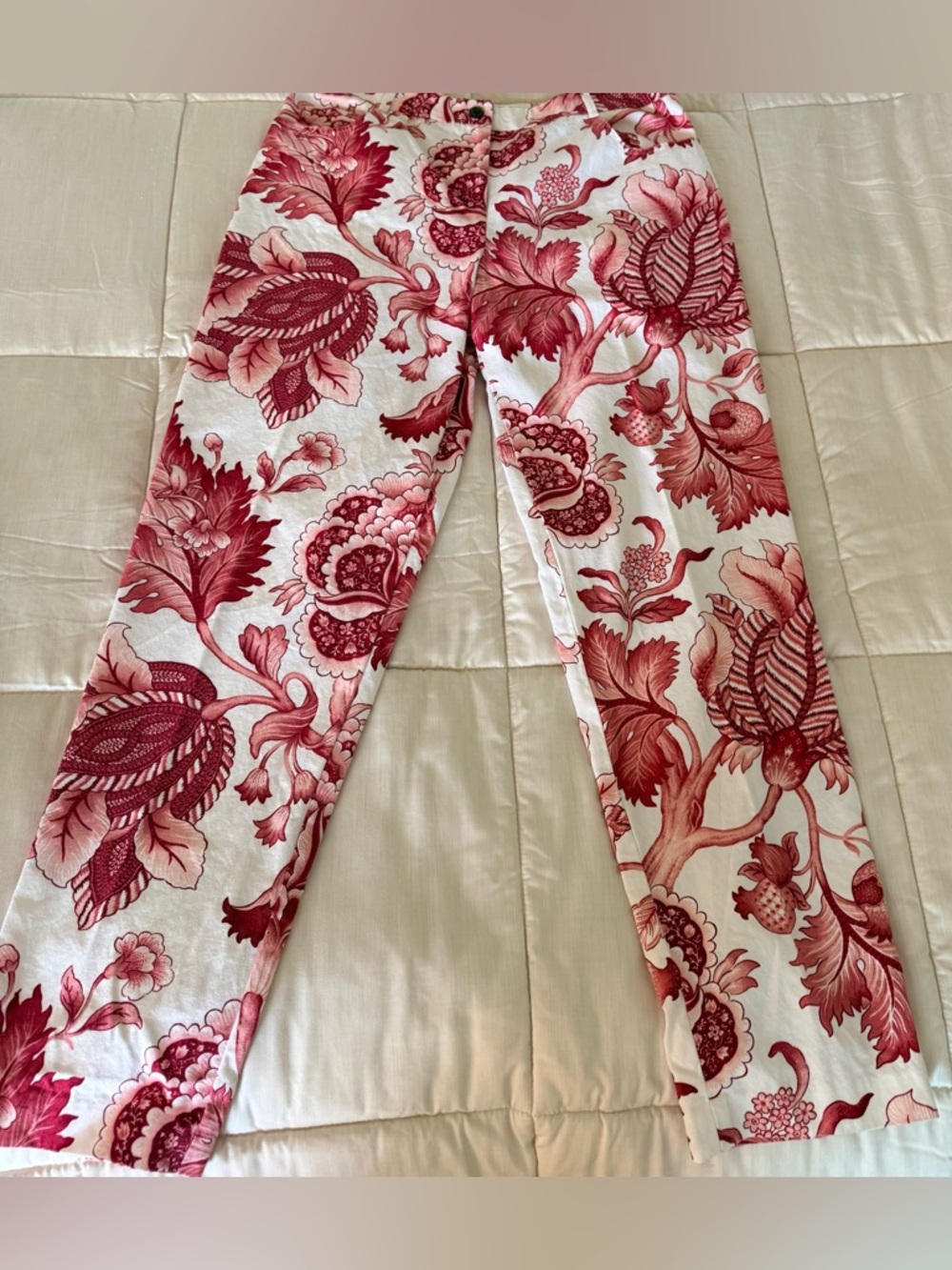 Floral Print Straight-Leg Pants — Red on White